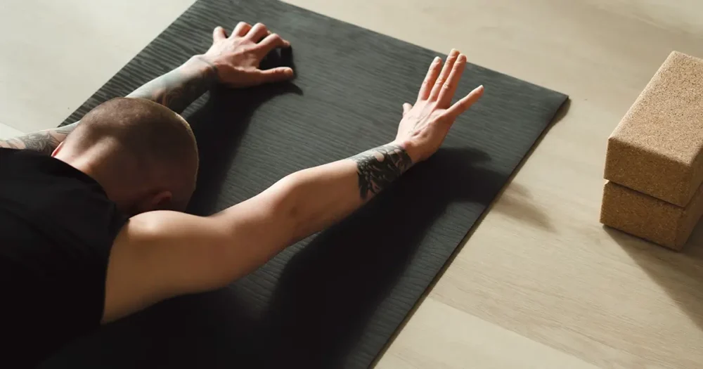 Chakra yin-joogatunti sofian ohjaamana barajoogassa.