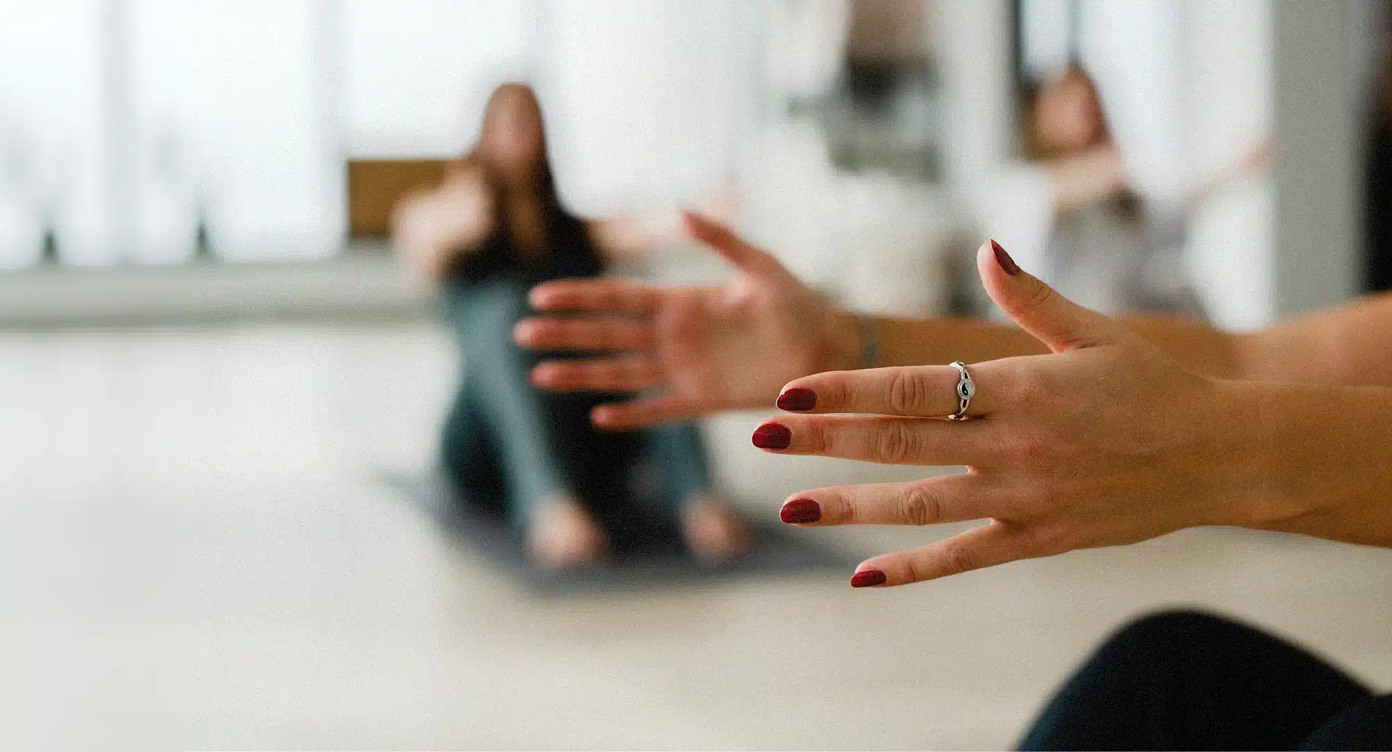 Joogaharjoitus barajoogan studiolla helsingissä