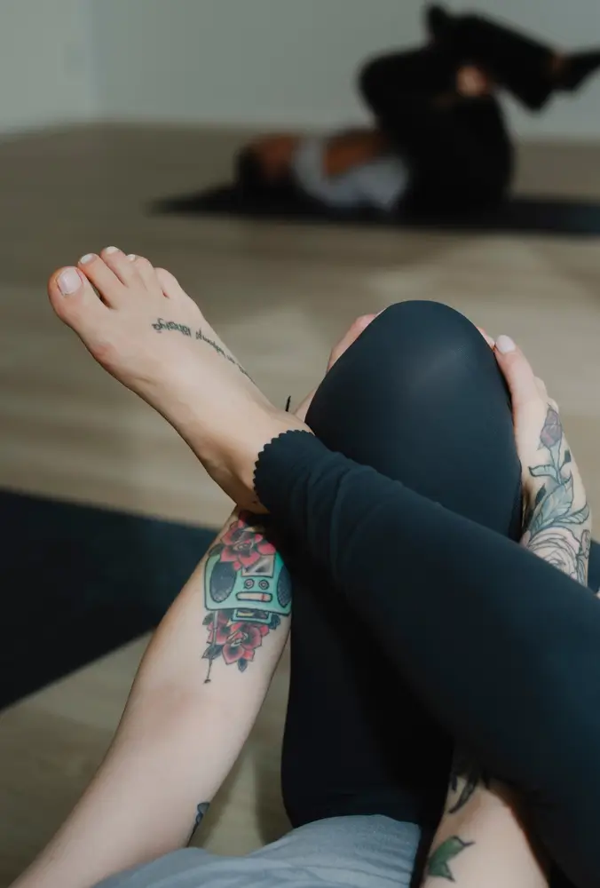 Joogaharjoitus barajoogan studiolla helsingissä